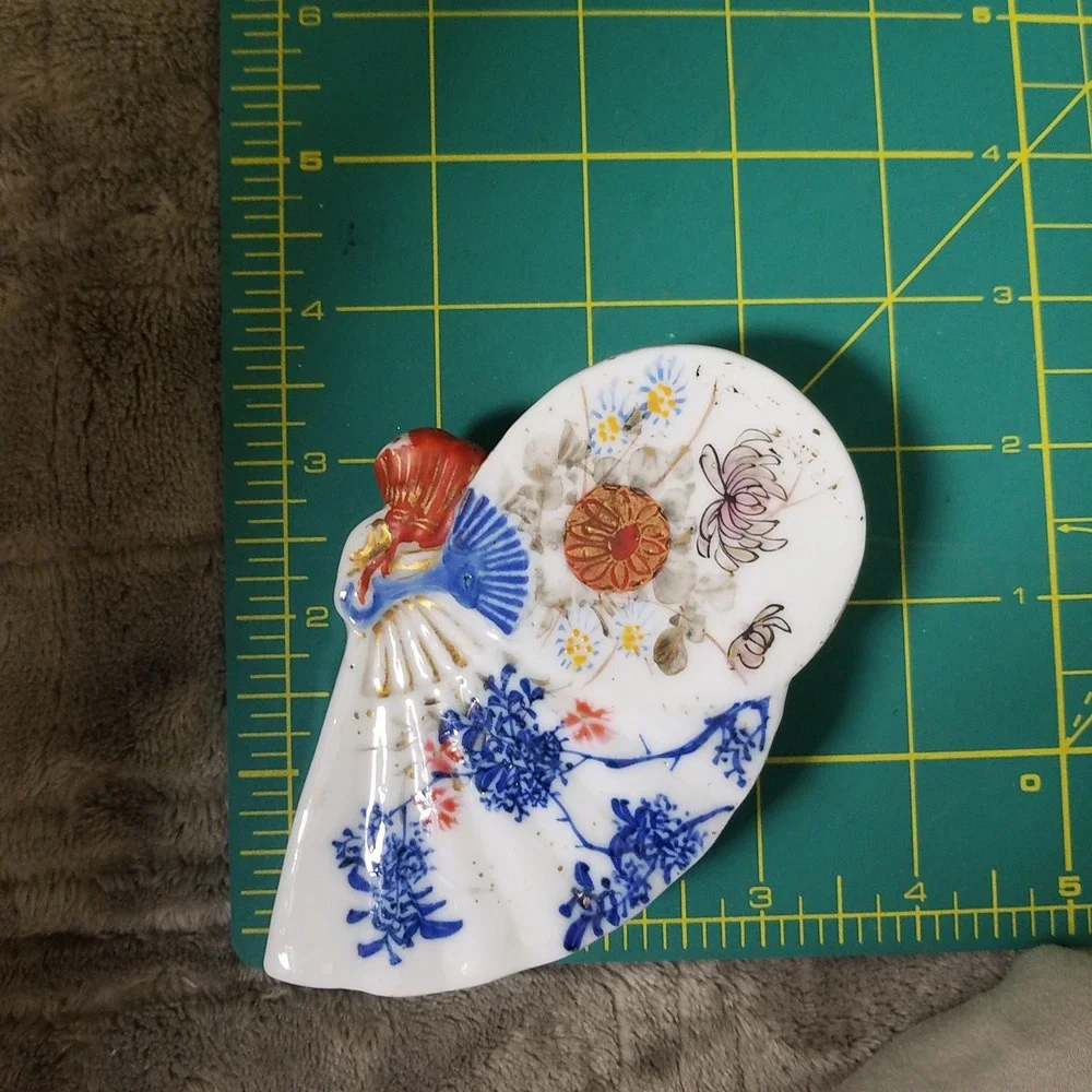 Vintage Fan Wall Pocket Vase Small White Blue Red Good Floral Porcelain Asian